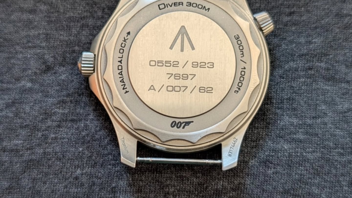 OMEGA Seamaster Diver 300M Édition 007 Titane sur bracelet NATO, ensemble complet – Image 17
