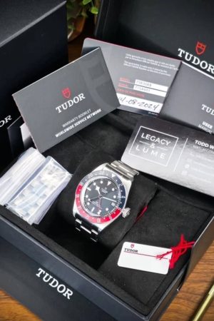Tudor Black Bay GMT « Pepsi » 2024, cadran noir | 41 mm | 79830RB | Coffret complet