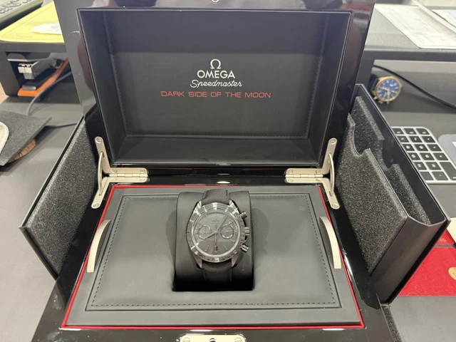 Omega Speedmaster Dark Side Of The Moon Noir sur Noir 311.92.44.51.01.005