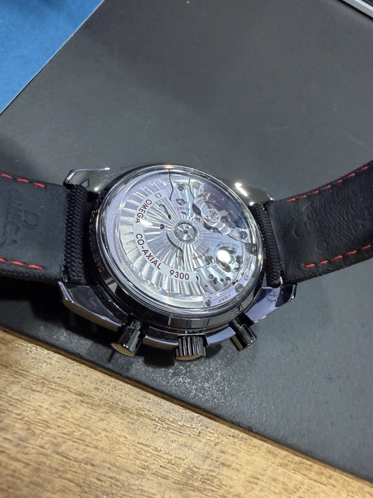 Omega Speedmaster Dark Side Of The Moon Noir sur Noir 311.92.44.51.01.005 – Image 8