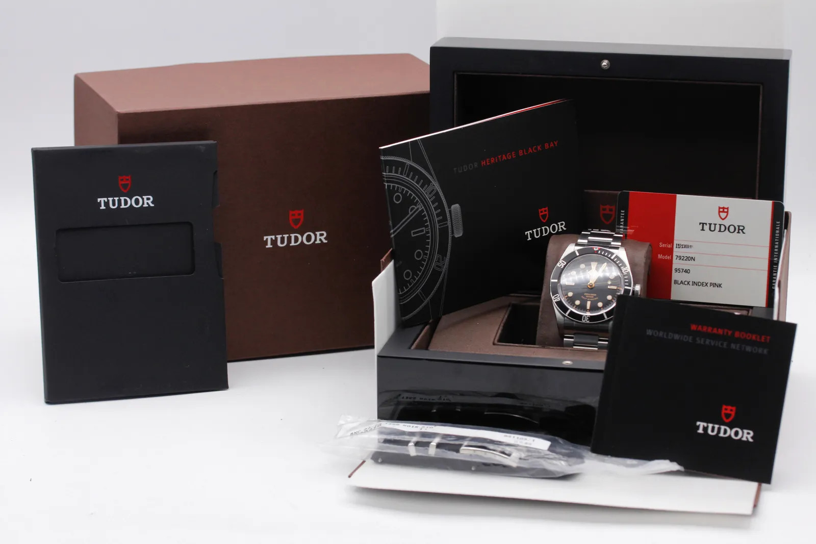 Tudor Black Bay « ETA » 79220b