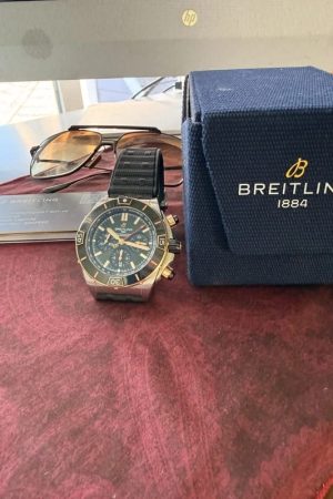Breitling Super Chronomat B01 44 Cadran vert Chronographe Tachymètre Date 200m
