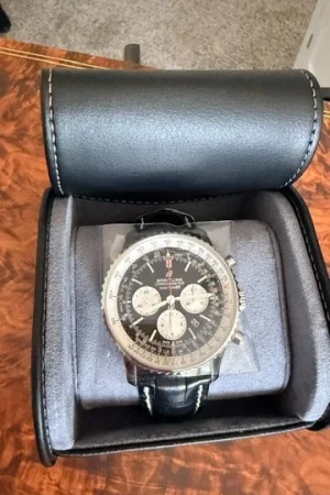 Montre homme Breitling Navitimer 01 46, cadran noir, boîtier acier AB0127, avec boîte et papiers