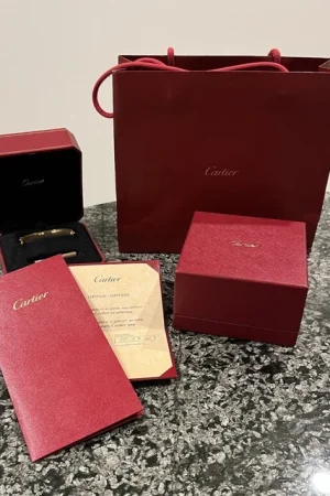 Bracelet CARTIER LOVE en or jaune 18 carats, modèle classique, taille 18