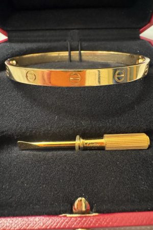 Bracelet Love Cartier en or jaune 18 carats, taille 19