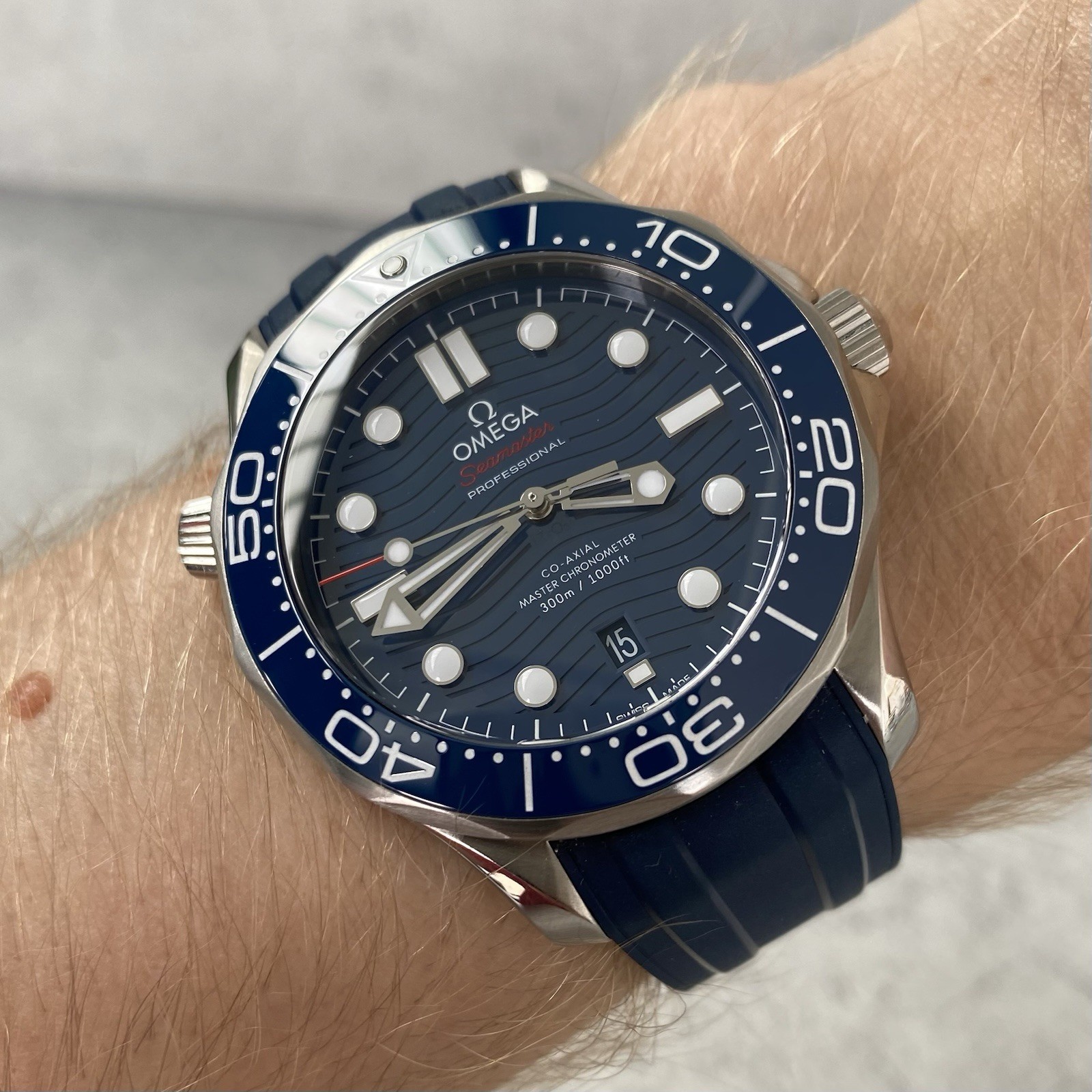 Montre Omega Seamaster Diver 300 Co-Axial 42 mm Date (2024) – Image 4