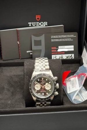 Tudor Black Bay Chrono 41 mm, cadran panda inversé, bracelet Jubilee M79360N