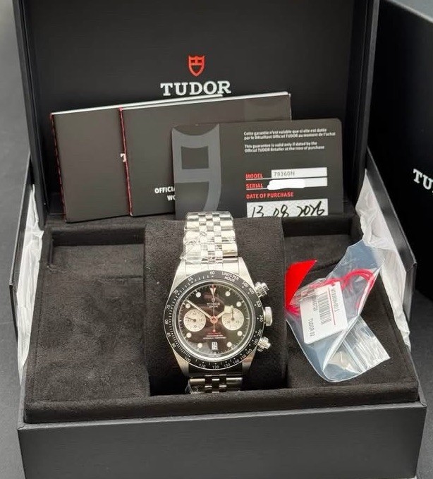 Tudor Black Bay Chrono 41 mm, cadran panda inversé, bracelet Jubilee M79360N